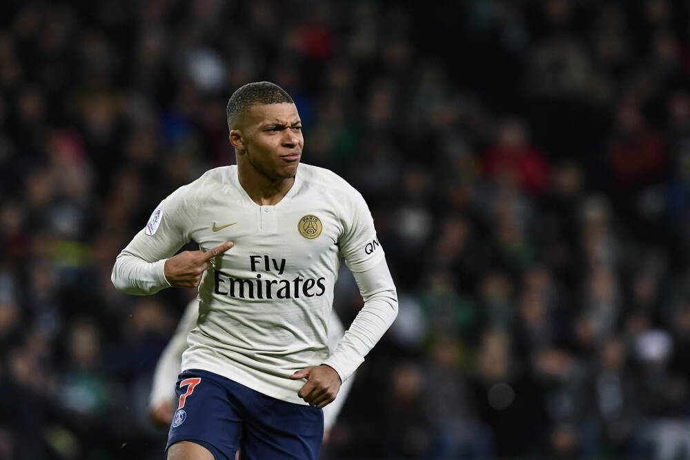 希特勒的闪电战：40天摧毁马奇诺防线，巴黎陷落的背后真相？